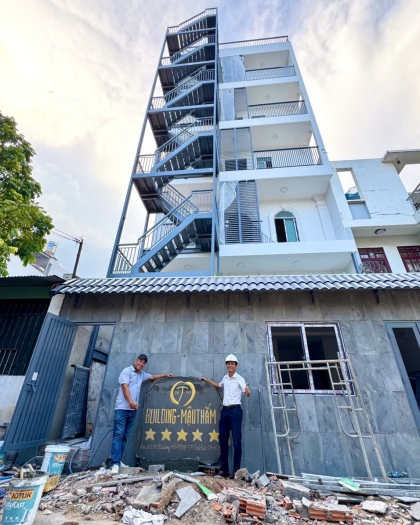 LUXURY SERVICED APARTMENT BUILDING