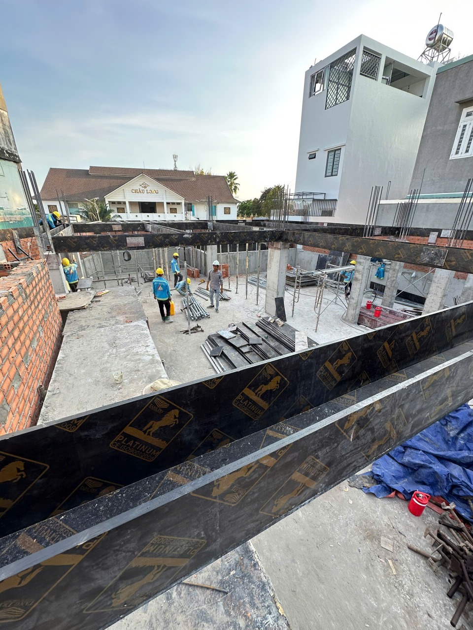 TÒA NHÀ KHÁCH SẠN