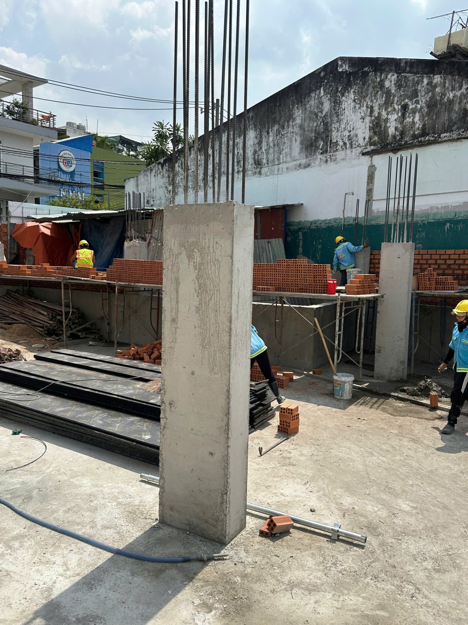 TÒA NHÀ KHÁCH SẠN