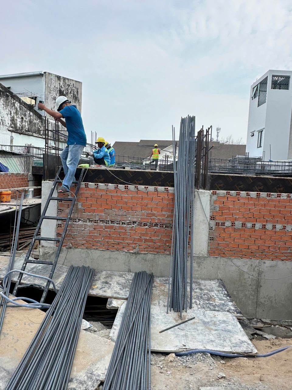 TÒA NHÀ KHÁCH SẠN