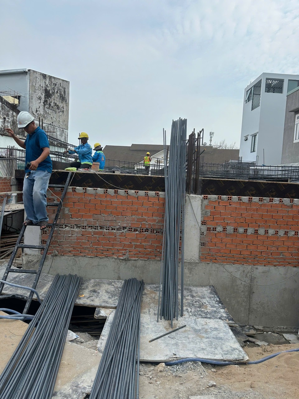 TÒA NHÀ KHÁCH SẠN