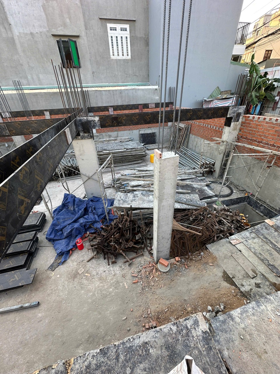 TÒA NHÀ KHÁCH SẠN